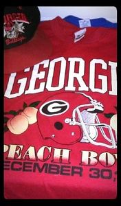 Vintage 1989 UGA Peachbowl T shirt with matching v